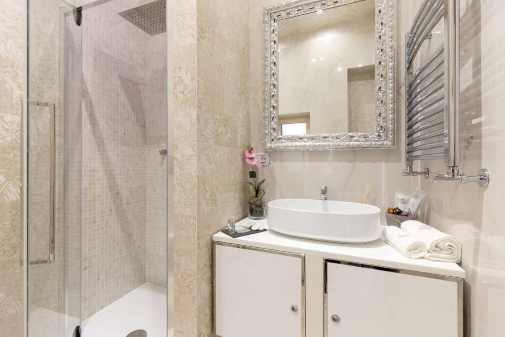 Piazza Venezia Luxury Suite Rome Exterior photo